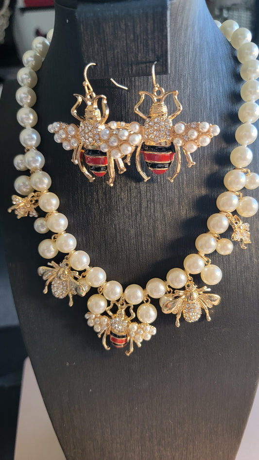 Bee Pearl Necklace Set